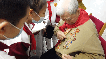 “祖国的小朋友”和志愿军叔叔见面了!他们同唱了这首歌……